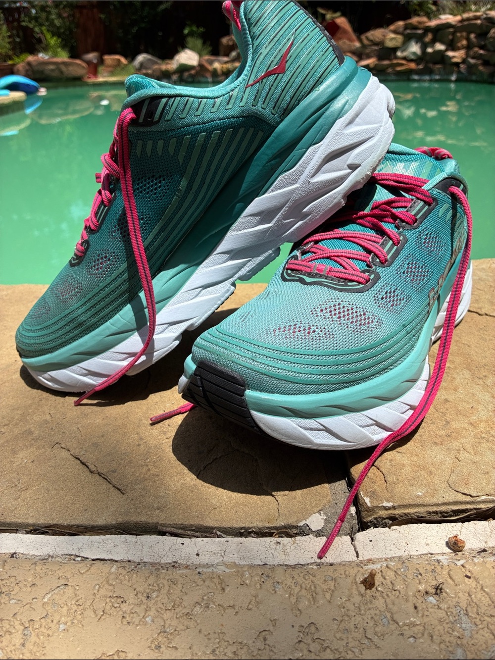 HOKA ONE Bondi 6 Teal/turquoise Running Sneakers Pink Accents women 10.5